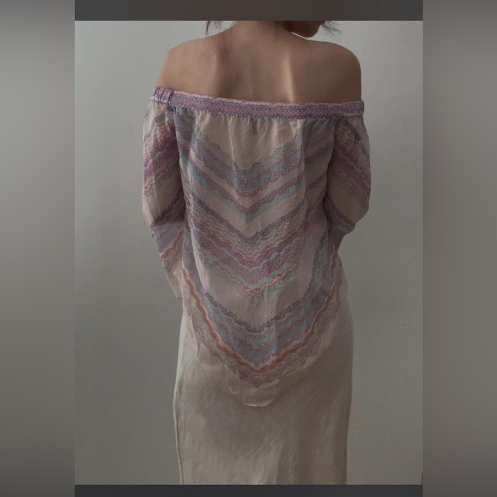 Vintage BCBGMaxAzria Off The Shoulder 100% Silk Top (XS)